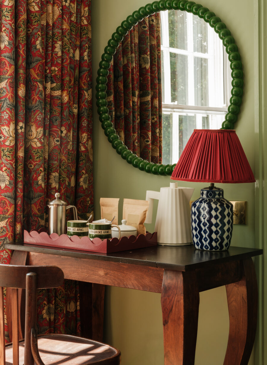 pembroke arms guest rooms near salisbury